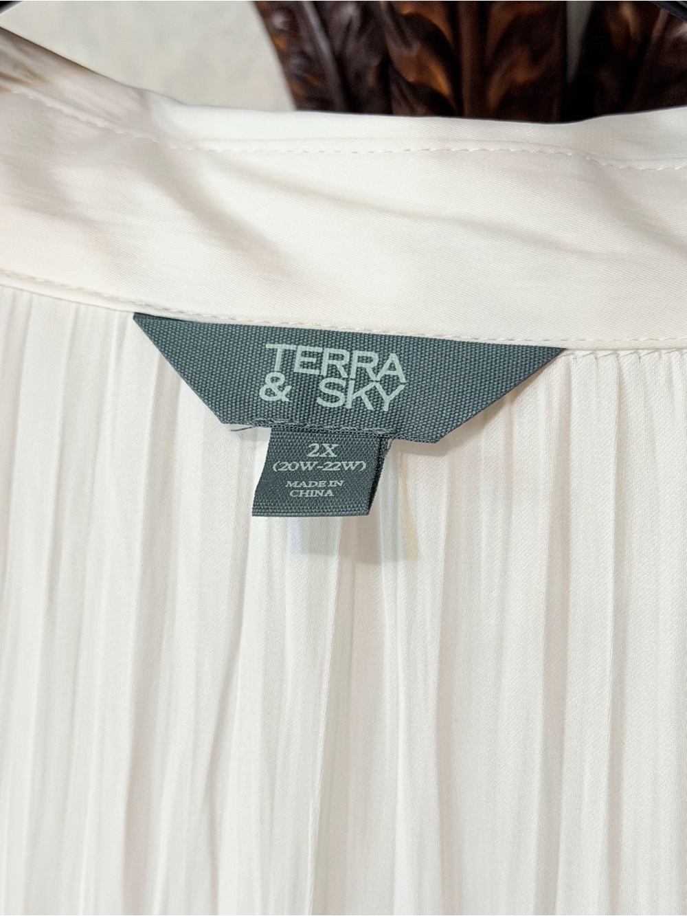Terra & Sky 2X White Pleated Twist Front Button Up Blouse Long Sleeve Plus Size - Picture 8 of 8